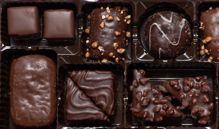 Jakie funkcje powinna mieć maszyna do efektywnego oblewania polewą?