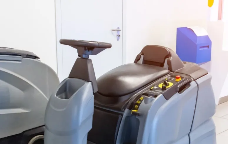 Co powinno skłonić przedsiębiorcę do tego, by poważnie rozważyć leasing maszyn czyszczących zamiast odkładania inwestycji